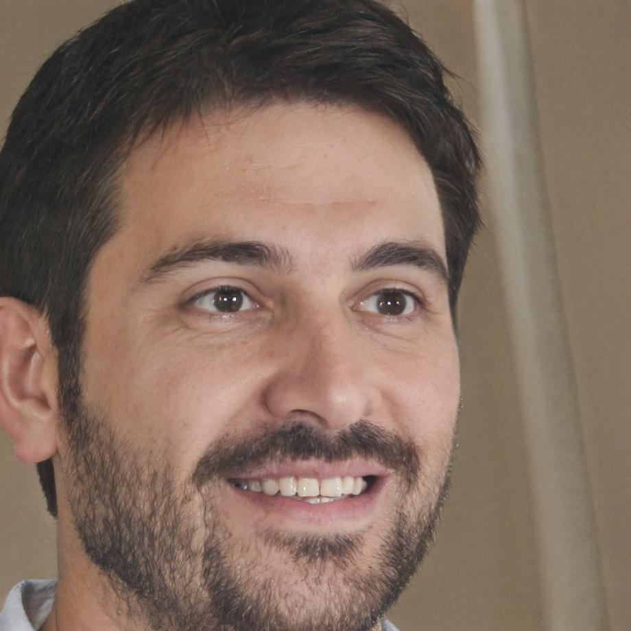 Carlos Mendoza - Especialista en Reestructuración Financiera